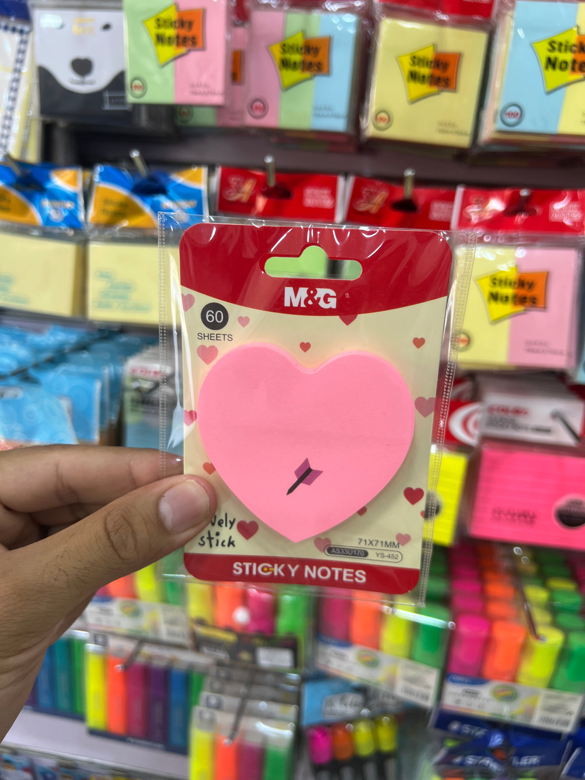 MG استيكي نوت شكل قلب